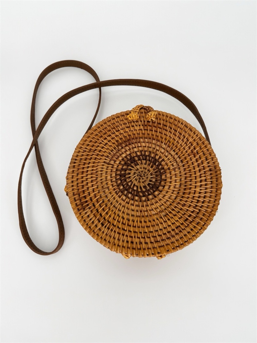 STRAW STUDIOS Round Rattan Crossbody Bag‎ OS Brown Woven Loop Closure
